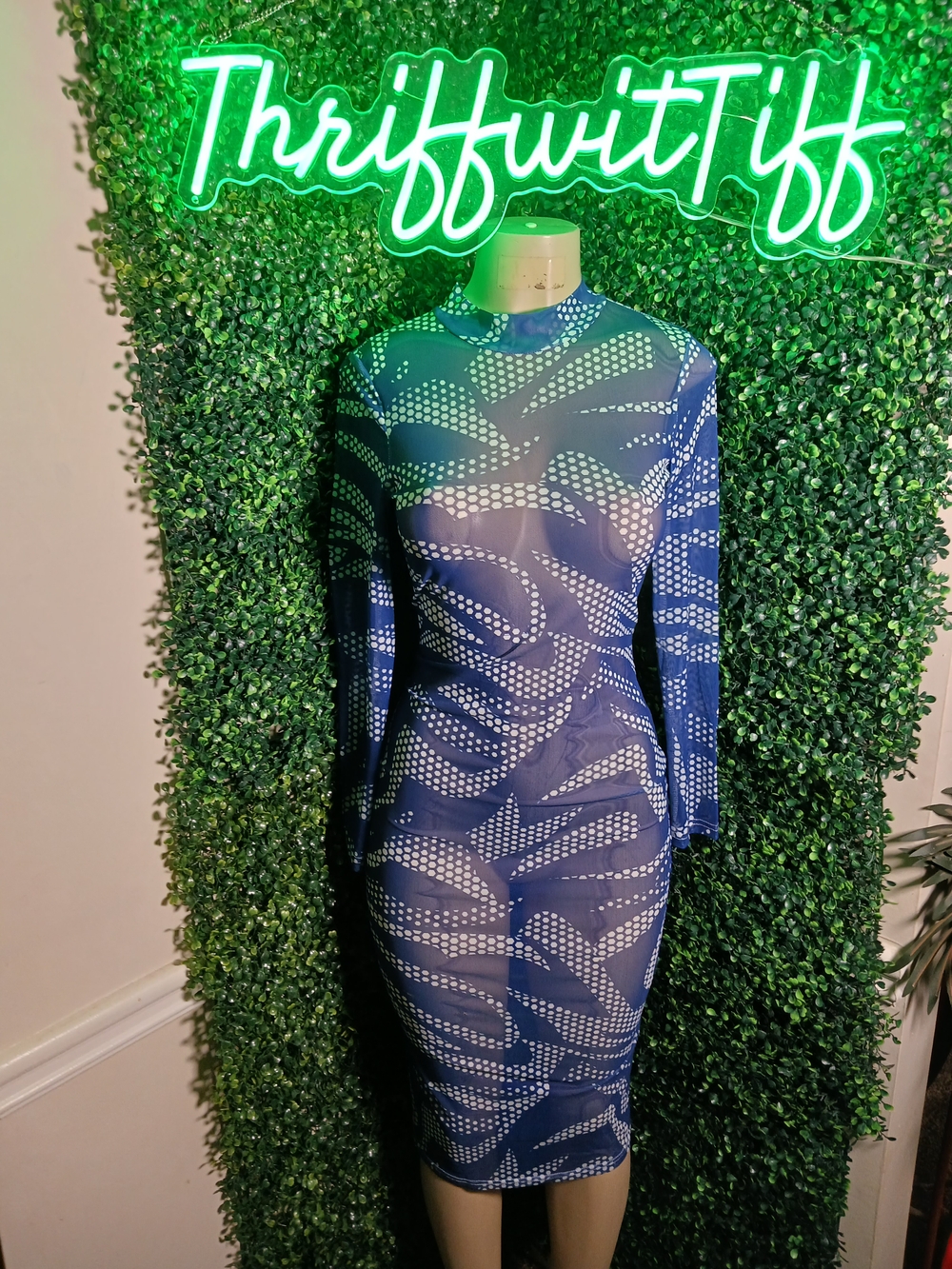 Long-Sleeve Navy Blue Patterned Bodycon Dress